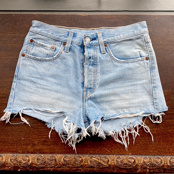Great condition Levi shorts - Picture 1 of 8